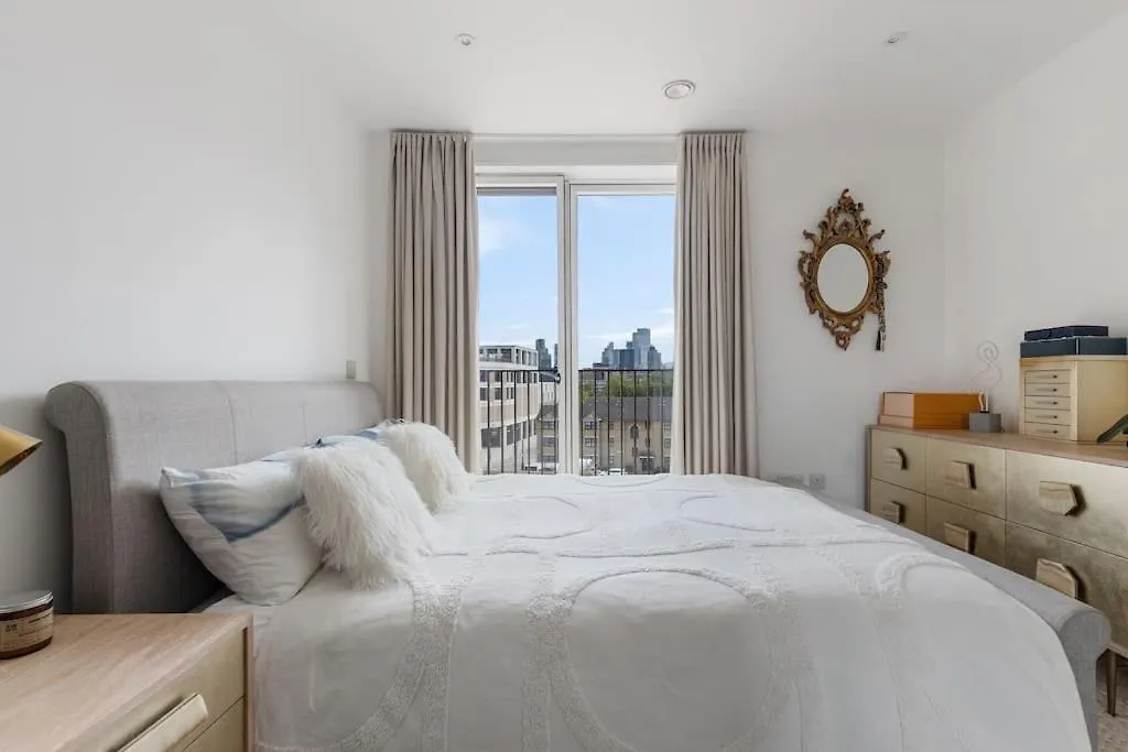 Modern New 1-Bedroom Home Stunning Views London
