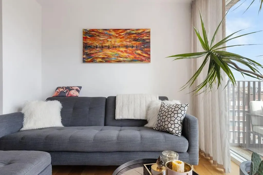Modern New 1-Bedroom Home Stunning Views London Apartment