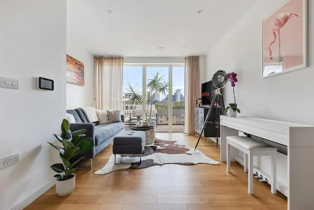 Modern New 1-Bedroom Home Stunning Views London