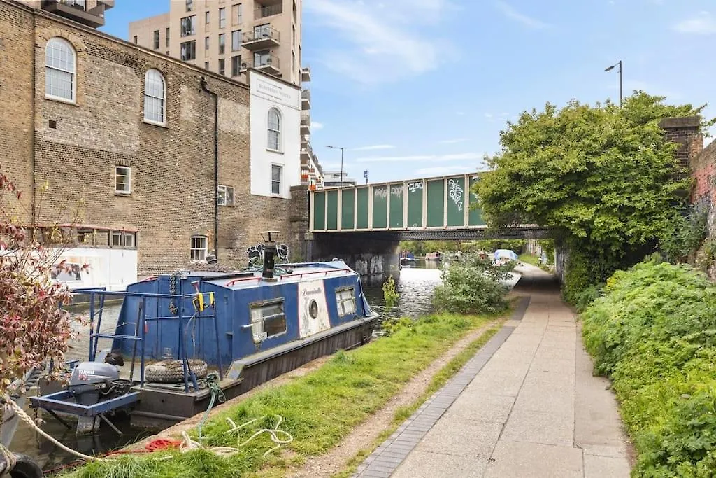 Modern New 1-Bedroom Home Stunning Views London